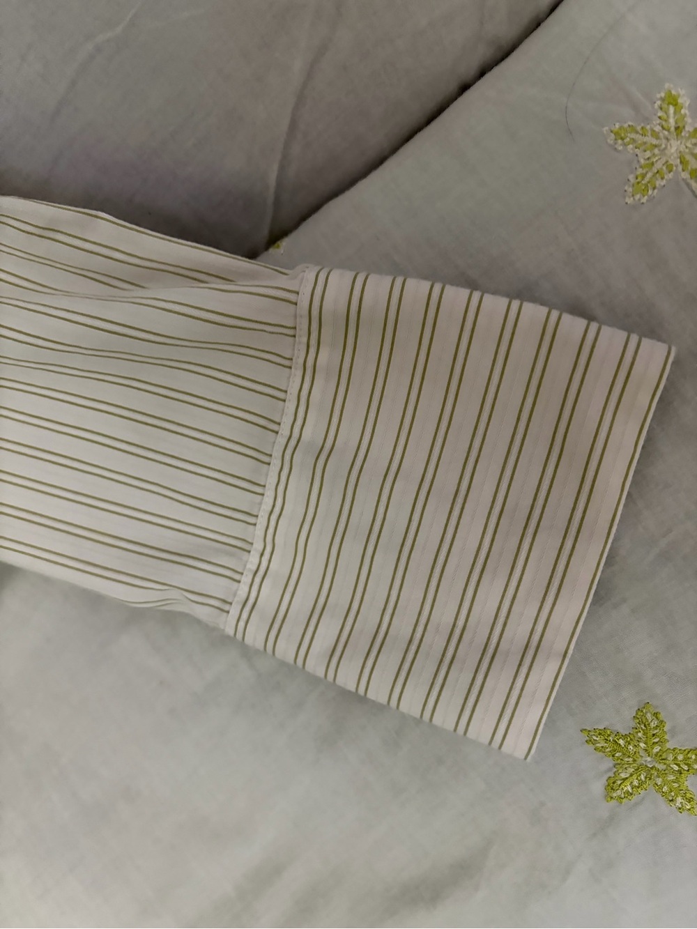Banana Republic women’s Light Cream Pinstripe Dress Shirt. Petite XS - Picture 5 of 5